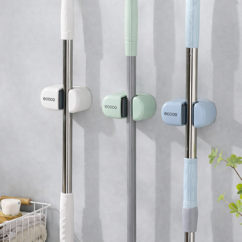 Simple mop holder