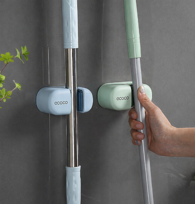 Simple mop holder